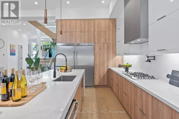 Toronto (clairlea-birchmount), ON M1L3C1,84 BEXHILL AVENUE