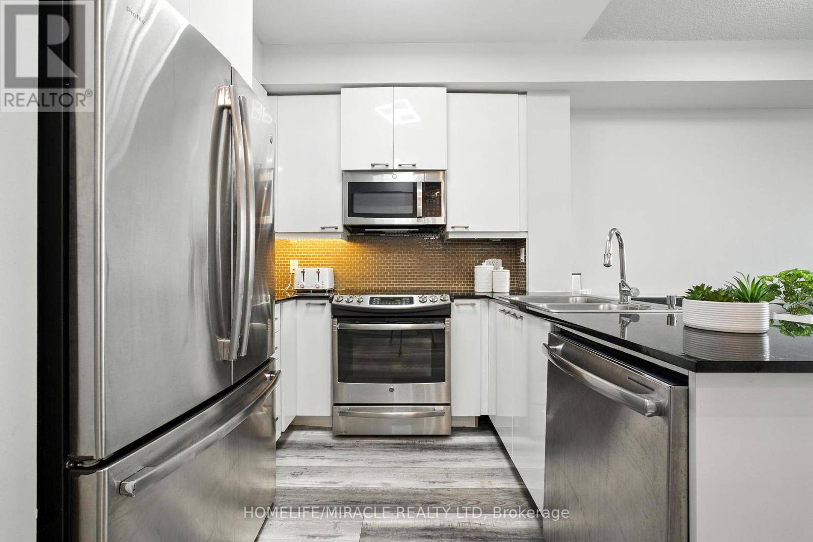 Toronto (wexford-maryvale), ON M1R0B6,1328 Birchmount RD #607