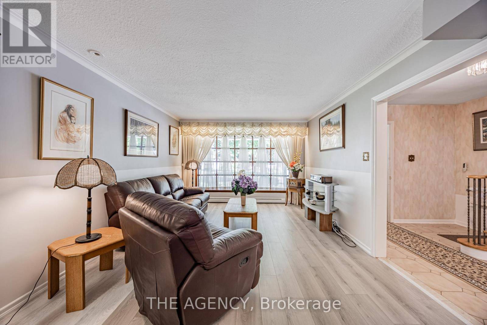 Toronto (scarborough Village), ON M1M2G5,53 STANLAND DRIVE