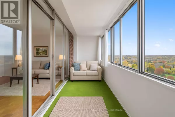 Toronto (crescent Town), ON M4C5L4,1 Massey SQ #PH 15
