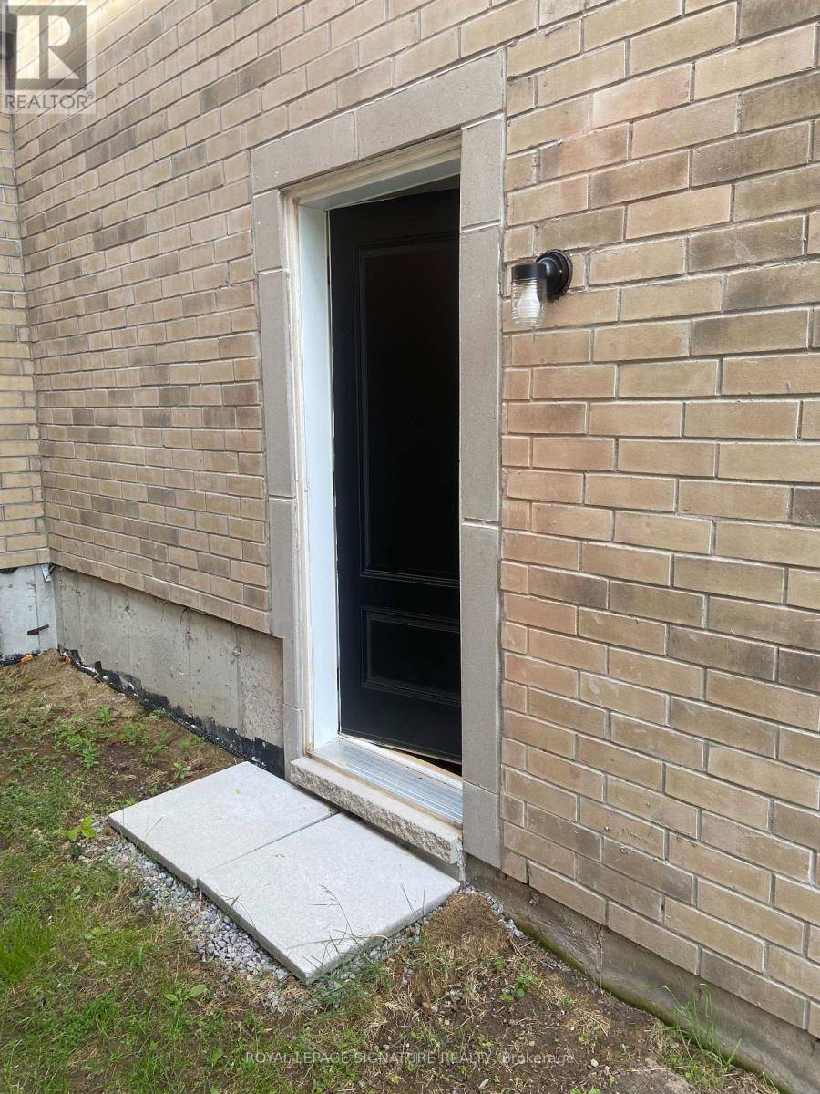 Oshawa (mclaughlin), ON L1J7S7,487 Aztec DR #3-Room 1