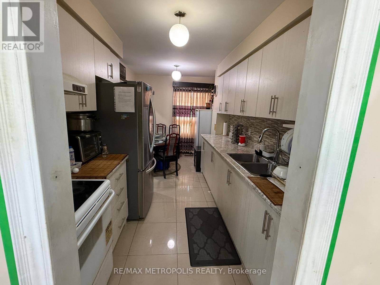 Toronto (oakridge), ON M1L1J6,46 ALBION AVENUE