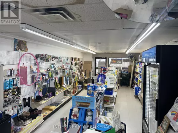 Whitby (downtown Whitby), ON L1N2J1,300 Dundas ST East #2