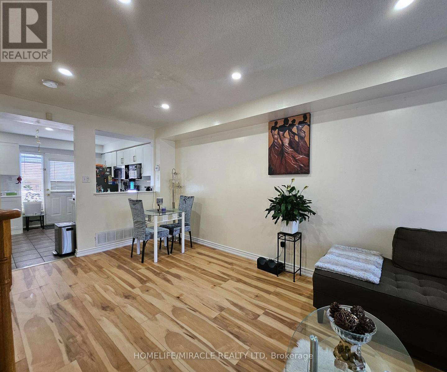 Toronto (rouge), ON M1B5Z4,57 Hedge End RD #8