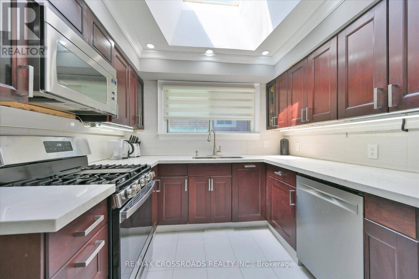 Toronto (woburn), ON M1H1C4,2 EASTPARK BOULEVARD