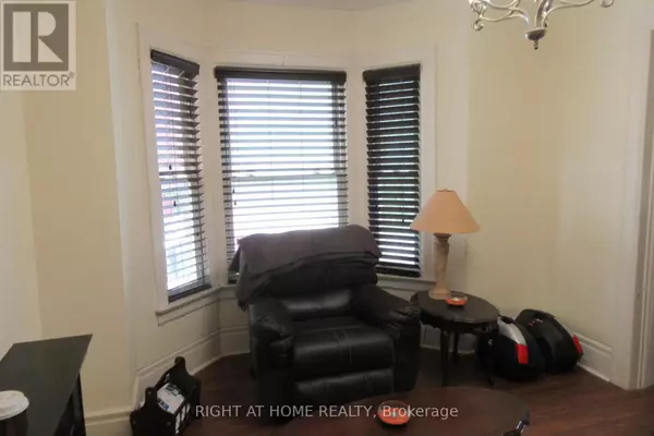 Oshawa (central), ON L1H1N4,185 ARTHUR STREET