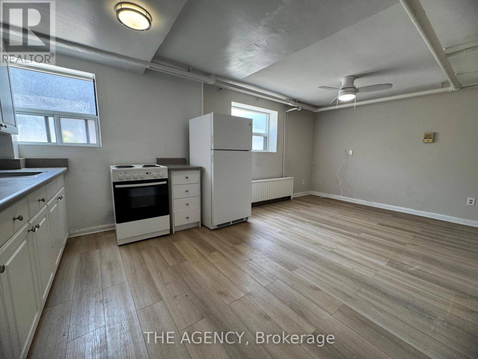 Toronto (playter Estates-danforth), ON M4K2R1,852 Broadview AVE #B1