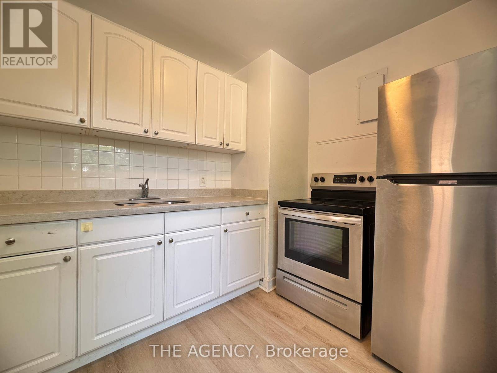 Toronto (playter Estates-danforth), ON M4K2R1,852 Broadview AVE #104