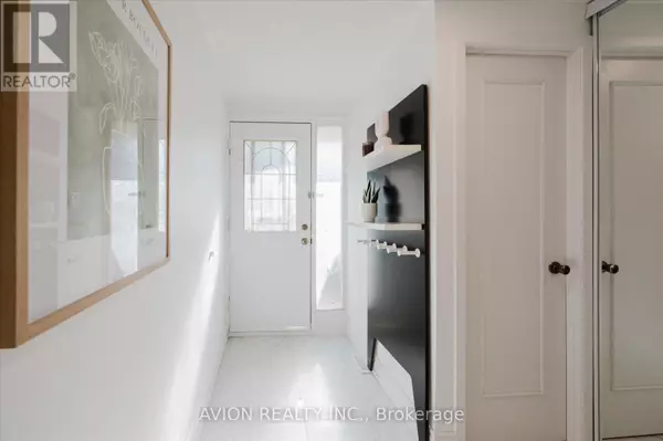 Toronto (steeles), ON M1W2Z2,16 GLENCOYNE CRESCENT