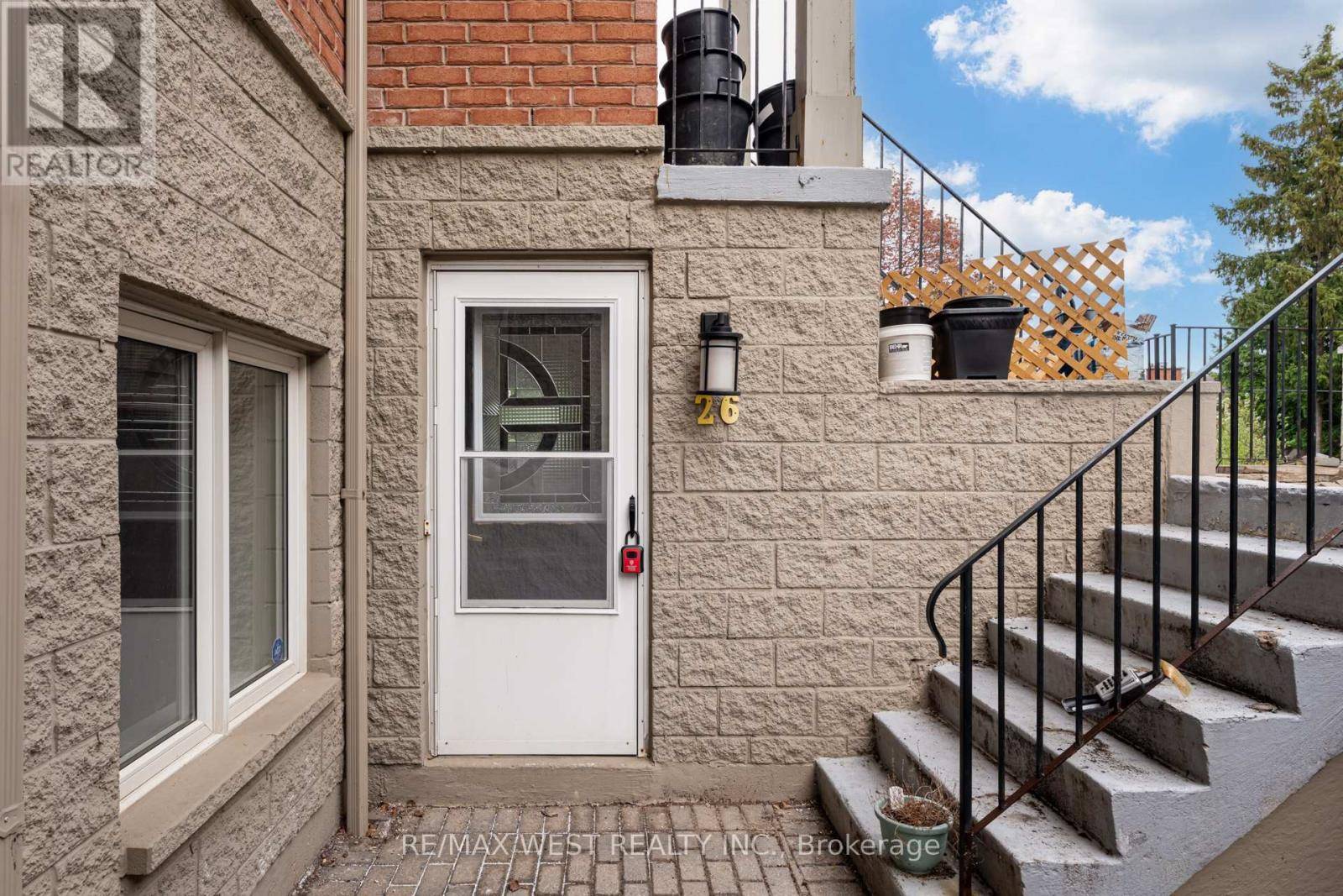 Toronto (ionview), ON M1K2E9,901 Kennedy RD #26