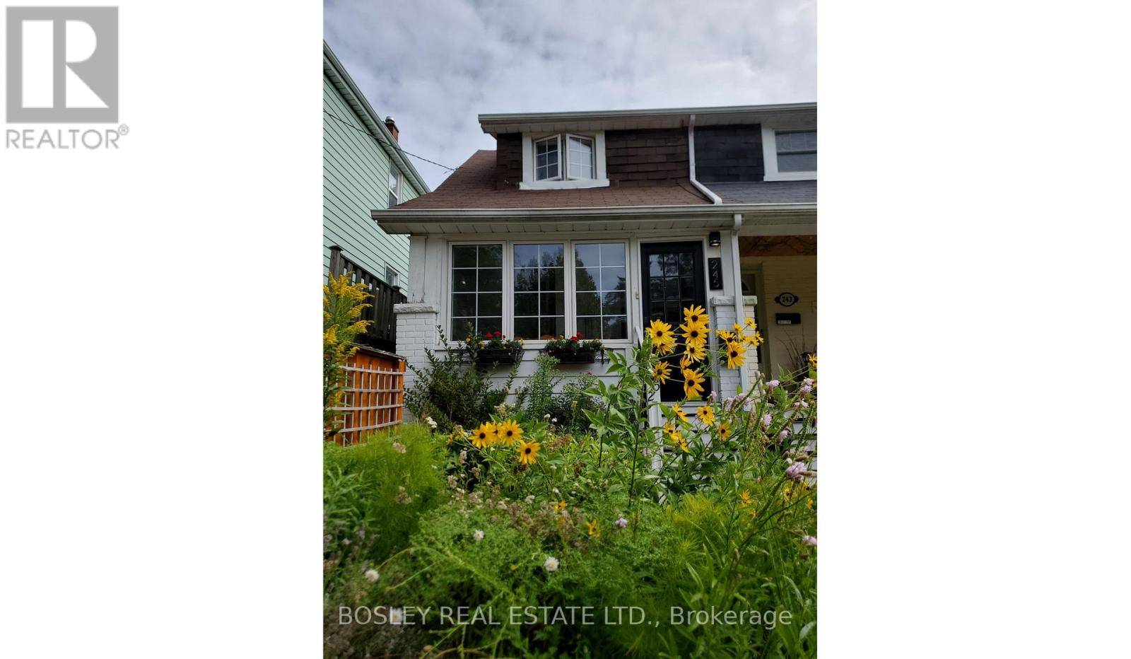 Toronto (the Beaches), ON M4L3S7,245 KENILWORTH AVENUE