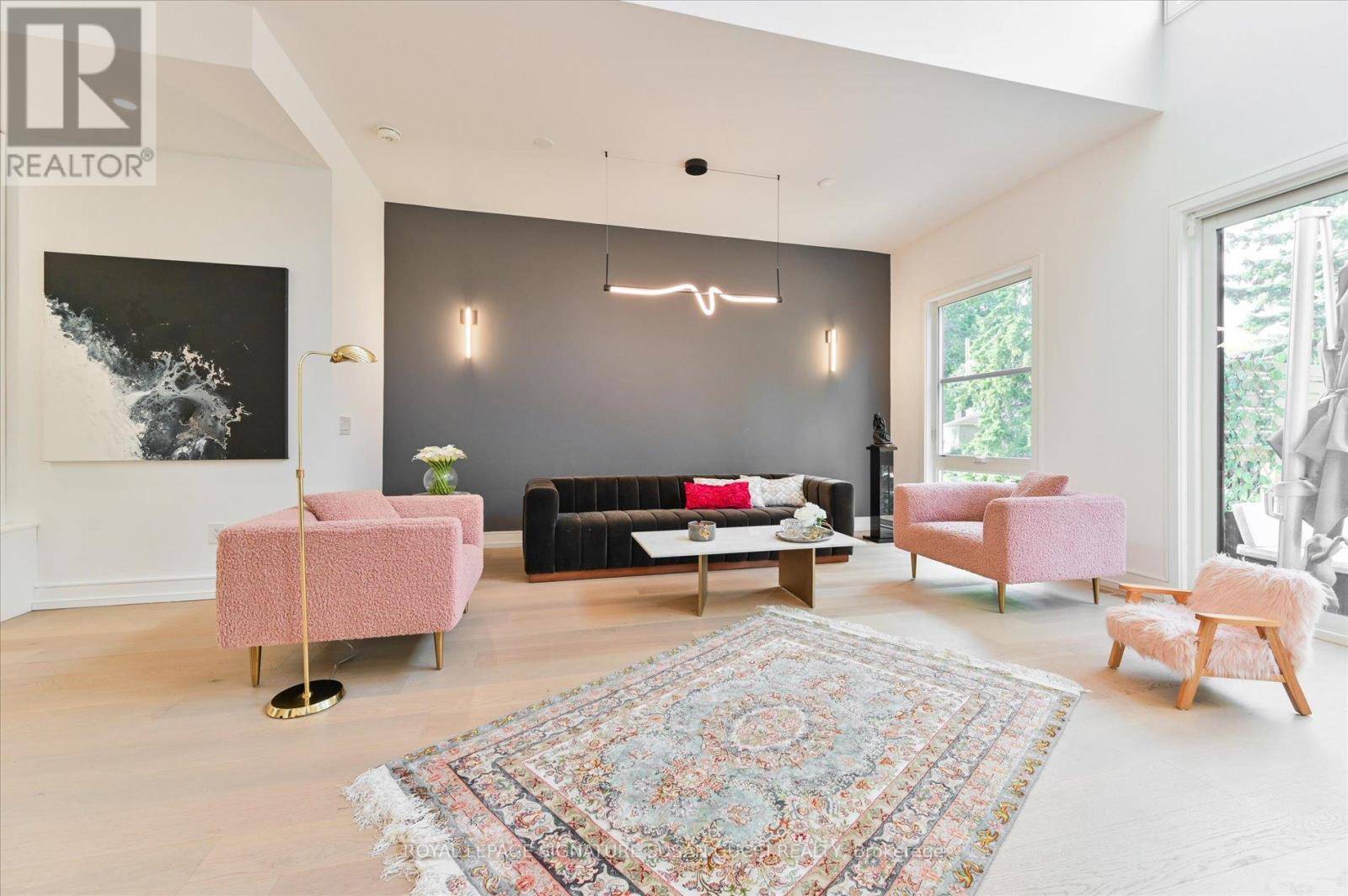 Toronto (o'connor-parkview), ON M4B2C9,36 GLENSHAW CRESCENT