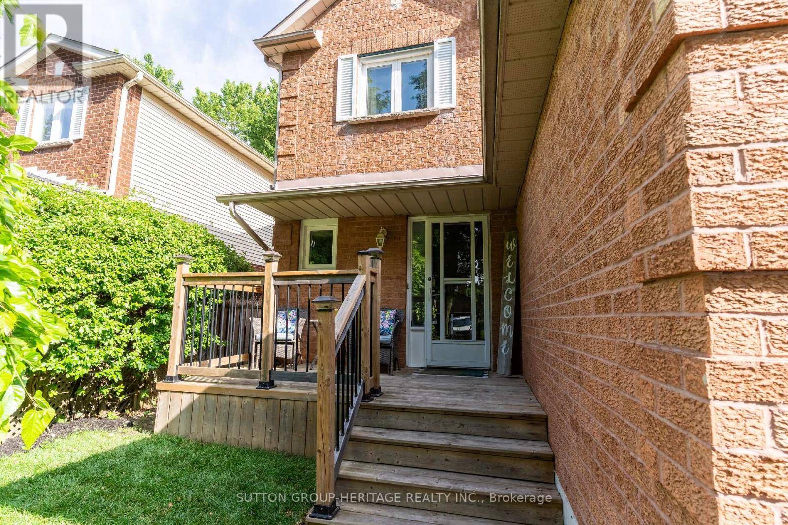 Whitby (downtown Whitby), ON L1N8Z6,10 HOUGHTON COURT