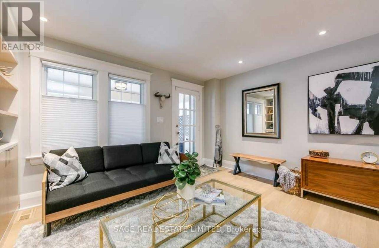 Toronto (the Beaches), ON M4E3B8,95 BALSAM AVENUE