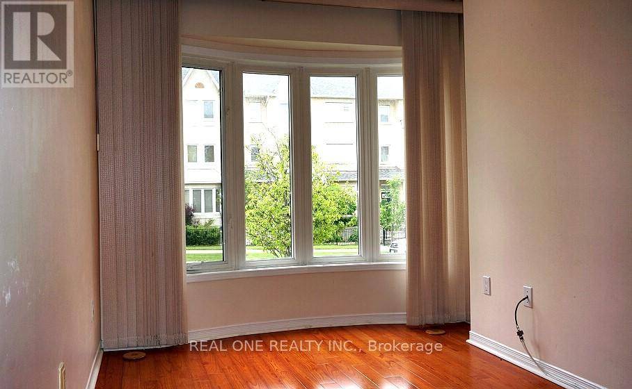Toronto (malvern), ON M1B5Y7,29 Rosebank DR #105