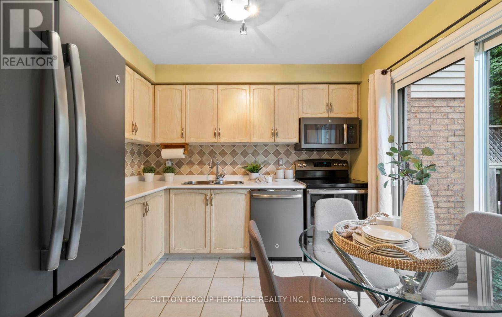 Whitby (blue Grass Meadows), ON L1N9K1,1801 Nichol AVE #28