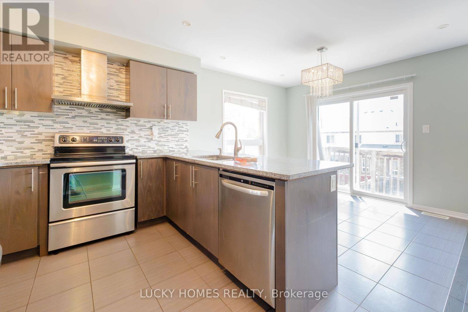 Oshawa (taunton), ON L1K0N5,(MAIN+ 2ND FLOOR) - 1270 HARLSTONE CRESCENT