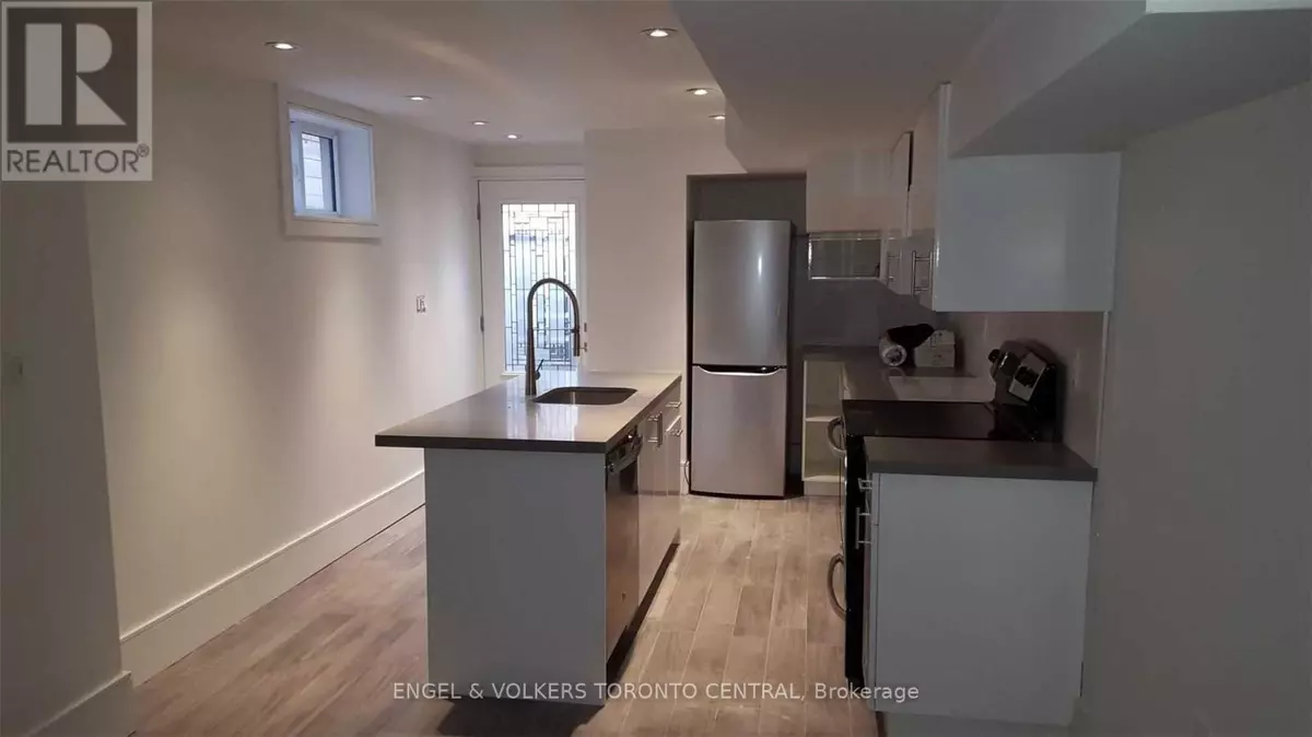 Toronto (south Riverdale), ON M4M2T8,111 Boston AVE #Lower