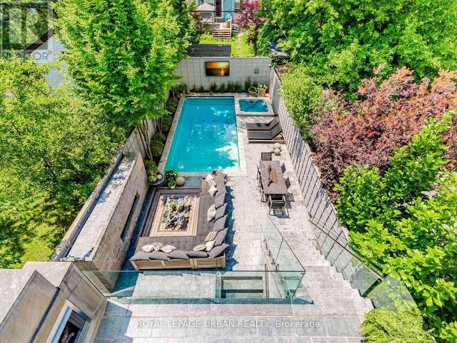 Toronto (playter Estates-danforth), ON M4K3P1,154 GOUGH AVENUE