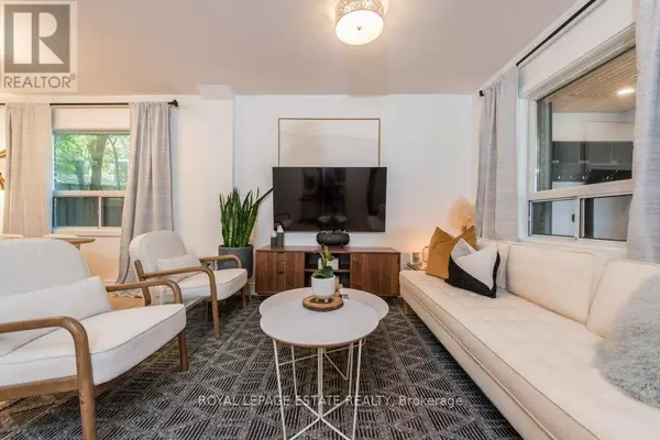 Toronto (east End-danforth), ON M4E2E5,2311 GERRARD STREET E