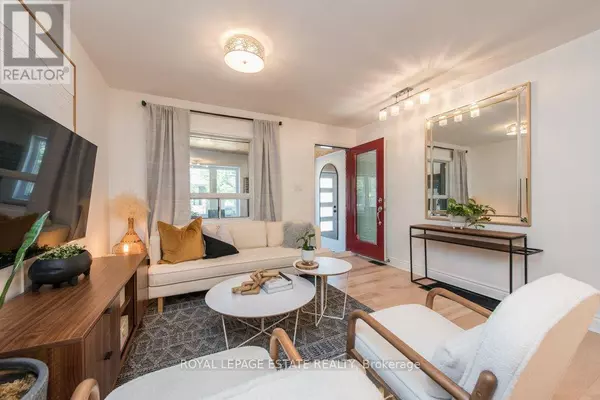 Toronto (east End-danforth), ON M4E2E5,2311 GERRARD STREET E