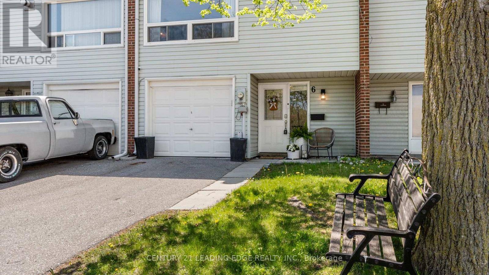 Oshawa (vanier), ON L1J2L4,909 King ST West #6