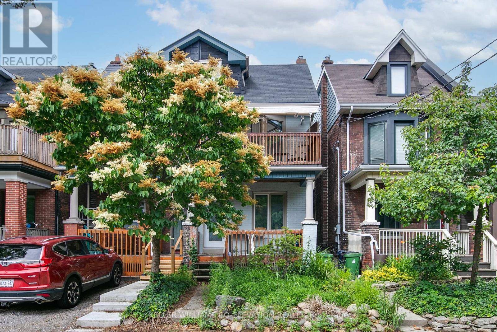 Toronto (blake-jones), ON M4J3M1,8 Ravina CRES #Upper