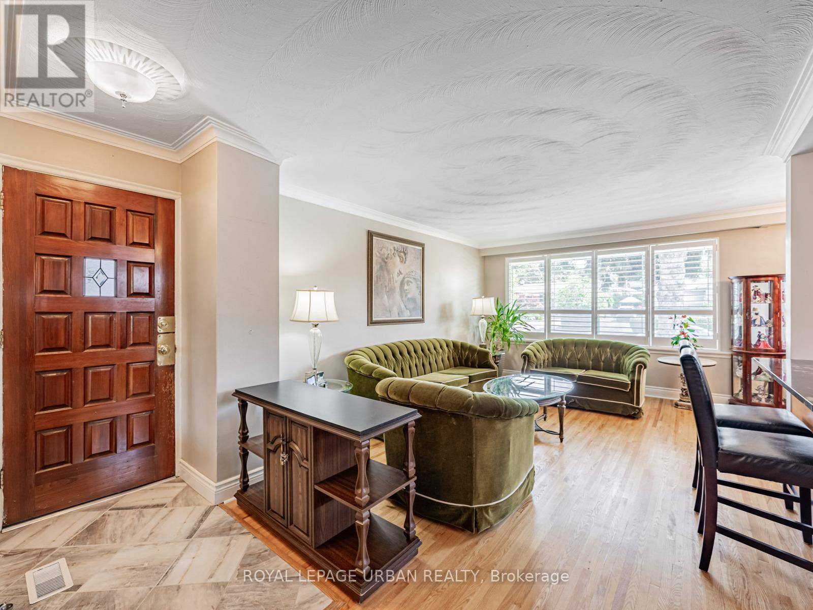 Toronto (dorset Park), ON M1K2V9,16 MOZART AVENUE