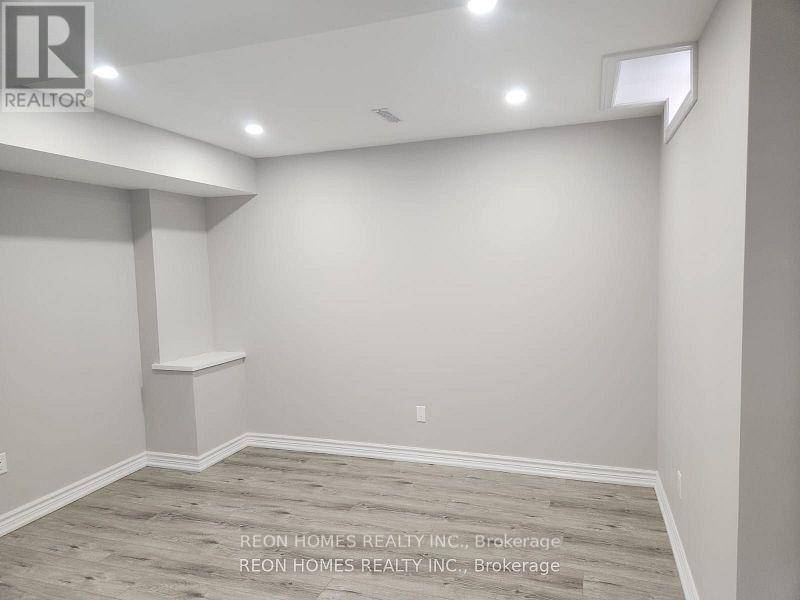 Toronto (rouge), ON M1X2E5,119 Staines RD #(Bsmt)