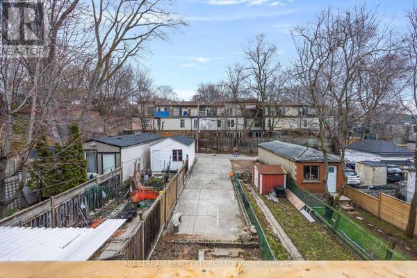 393 JONES AVENUE, Toronto (blake-jones), ON M4J3G5