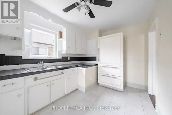 Toronto (wexford-maryvale), ON M1R2K7,1592 PHARMACY AVENUE