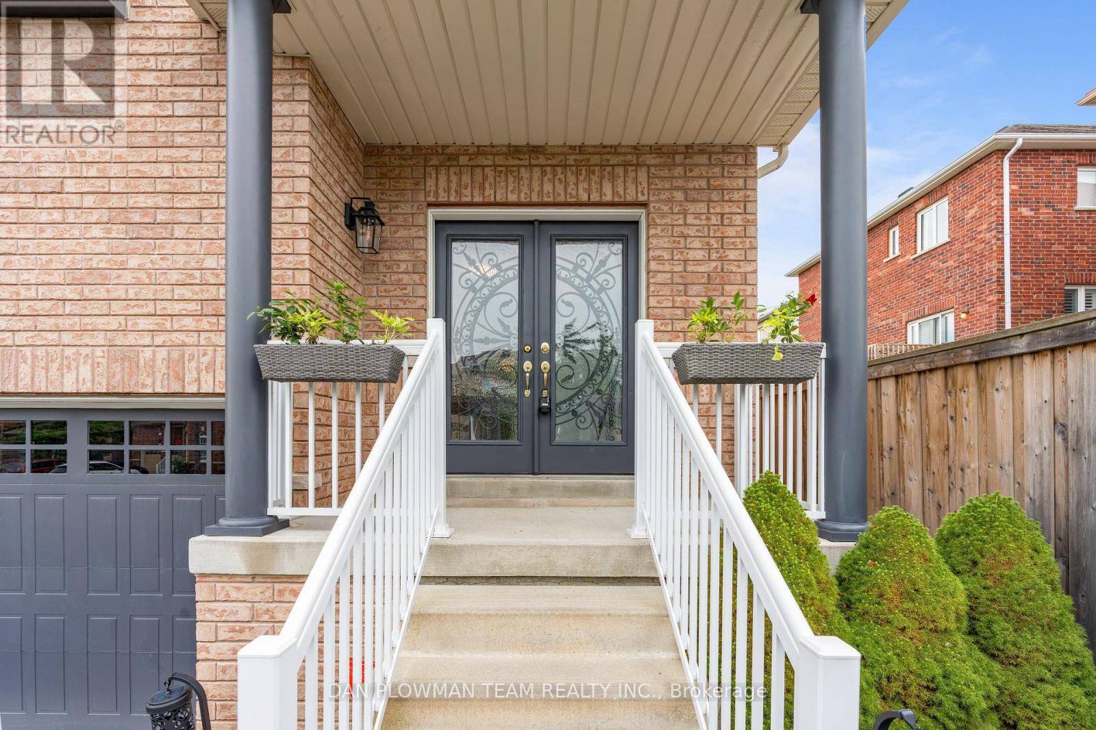 Oshawa (taunton), ON L1K0W1,898 GROVELAND AVENUE
