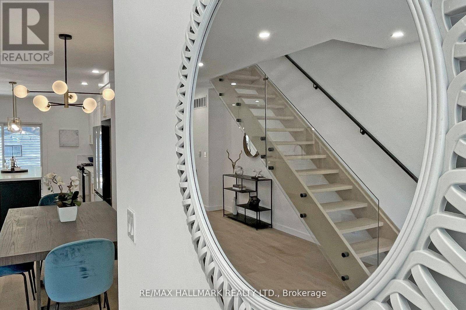 Toronto (playter Estates-danforth), ON M4K3H5,13 FERRIER AVENUE