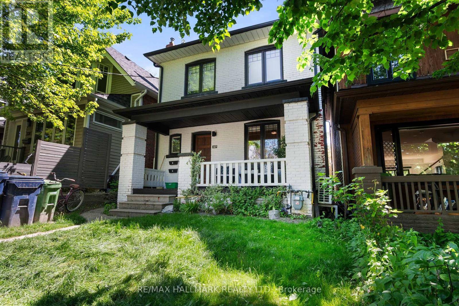 Toronto (the Beaches), ON M4L3S9,327 Kenilworth AVE #Upper