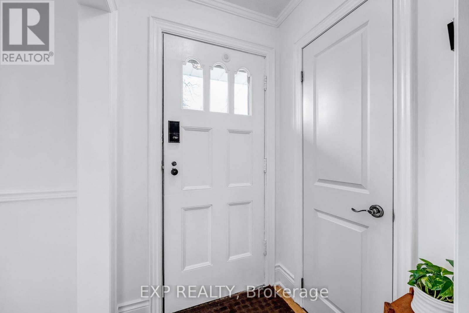 Toronto (clairlea-birchmount), ON M1L1Z1,16 CAMILLA CRESCENT