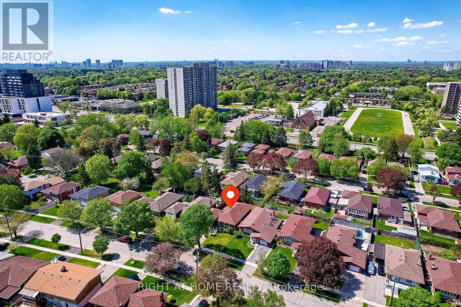 Toronto (tam O'shanter-sullivan), ON M1T2E4,14 AMULET STREET
