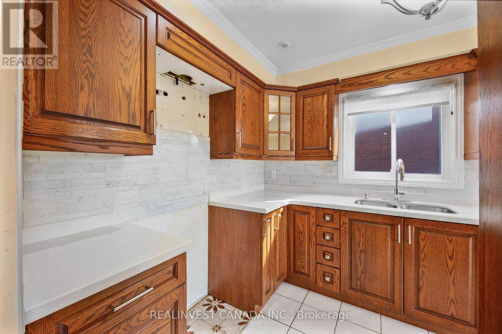 Toronto (malvern), ON M1B4M3,99 CARISBROOKE SQUARE