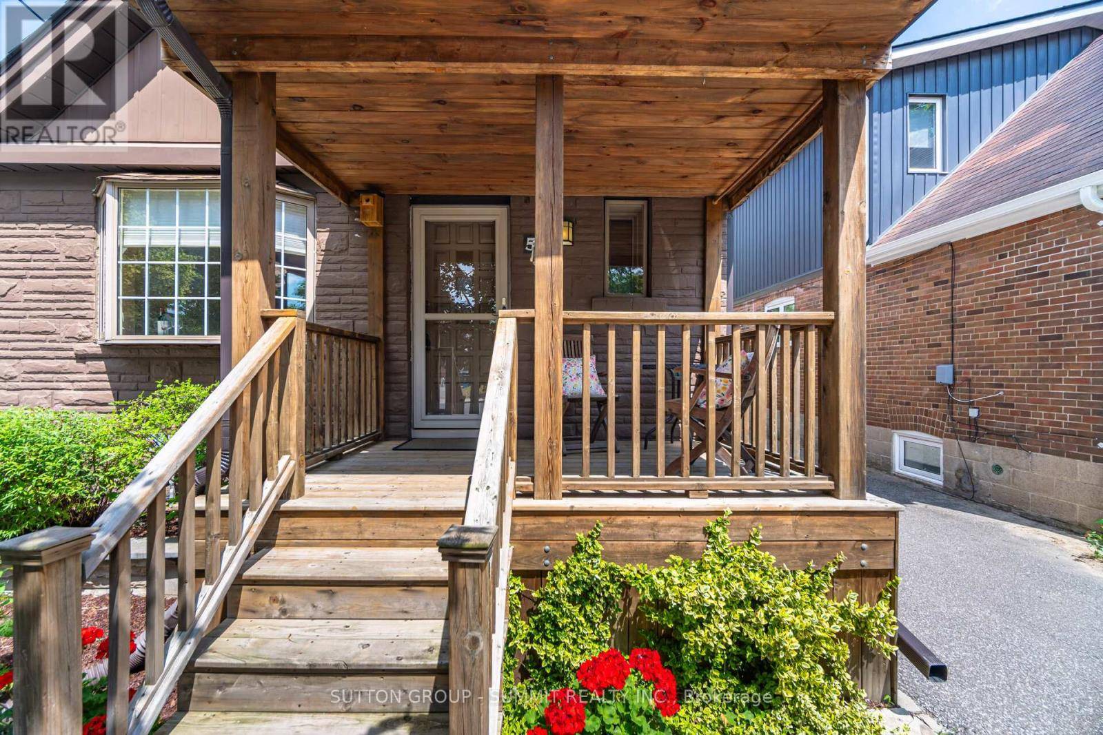 Toronto (east York), ON M4C3W5,5 NORLONG BOULEVARD