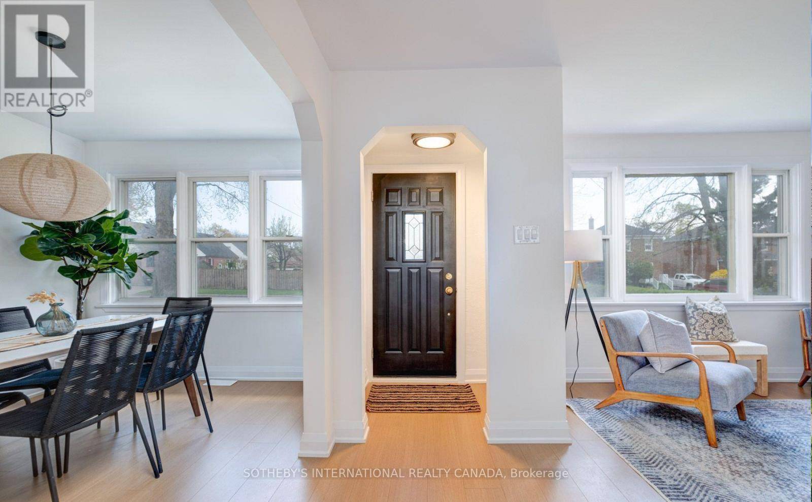 Toronto (clairlea-birchmount), ON M1L1X6,40 STAMFORD SQUARE N