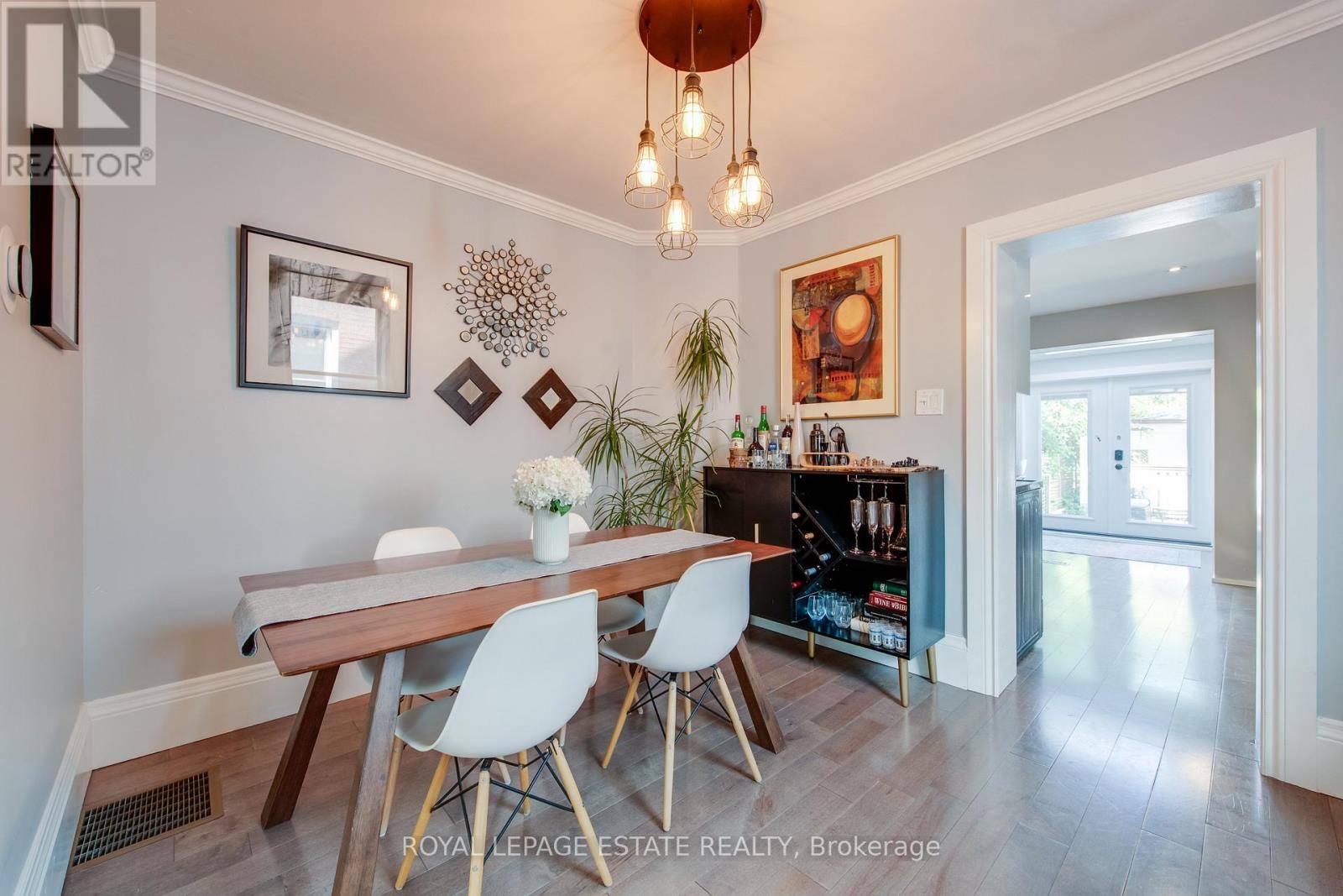 Toronto (danforth Village-east York), ON M4C3Y8,138 WOODMOUNT AVENUE