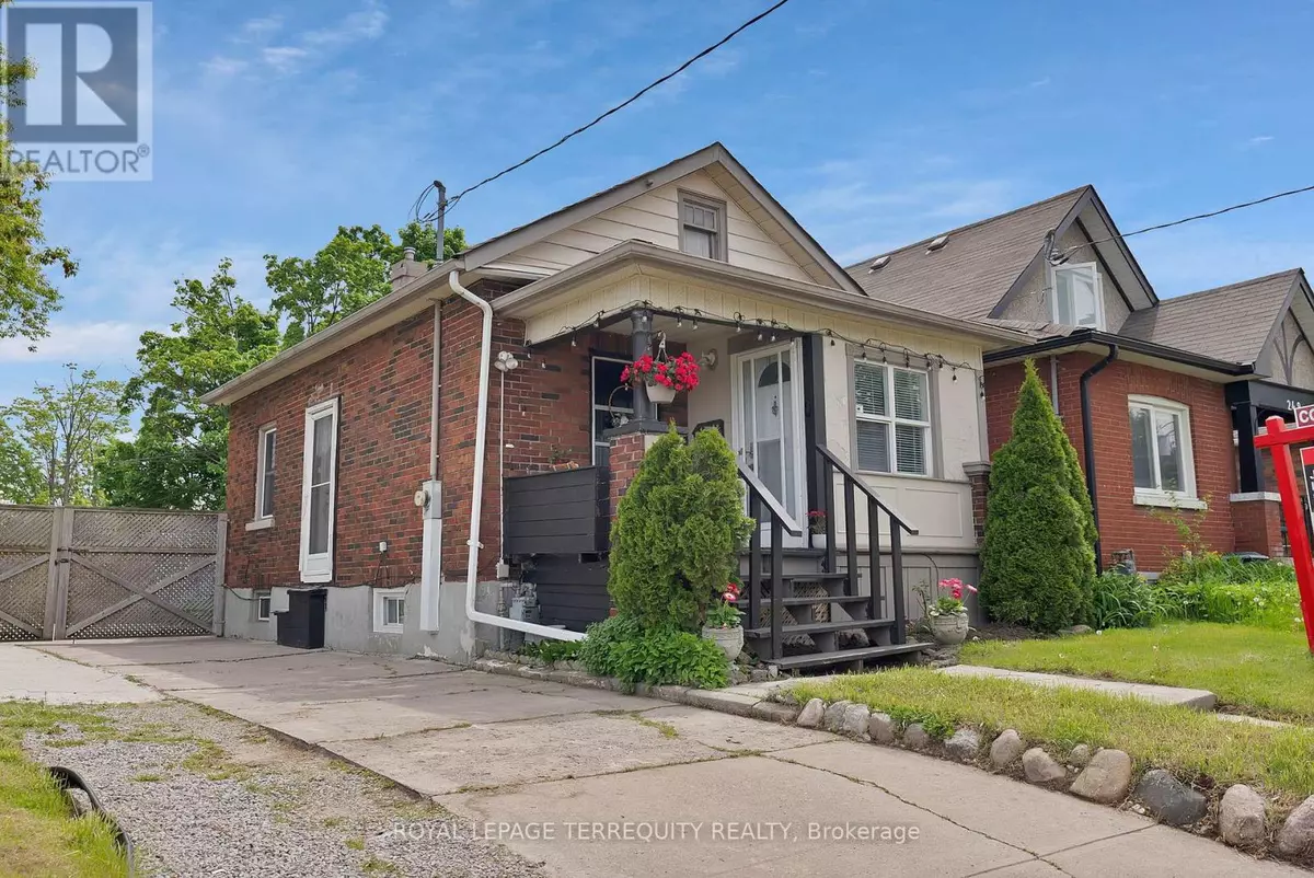 Oshawa (central), ON L1H2P4,253 OLIVE AVENUE