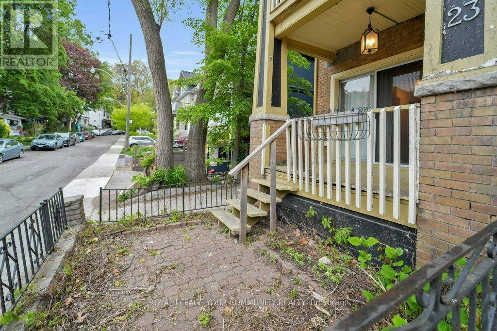 Toronto (the Beaches), ON M4E3E9,23 FERNWOOD PARK AVENUE