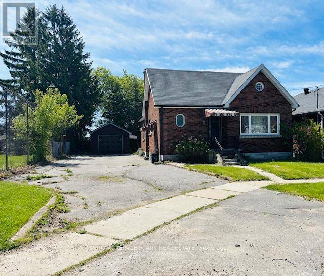 Oshawa (central), ON L1H2M8,213 BANTING AVENUE