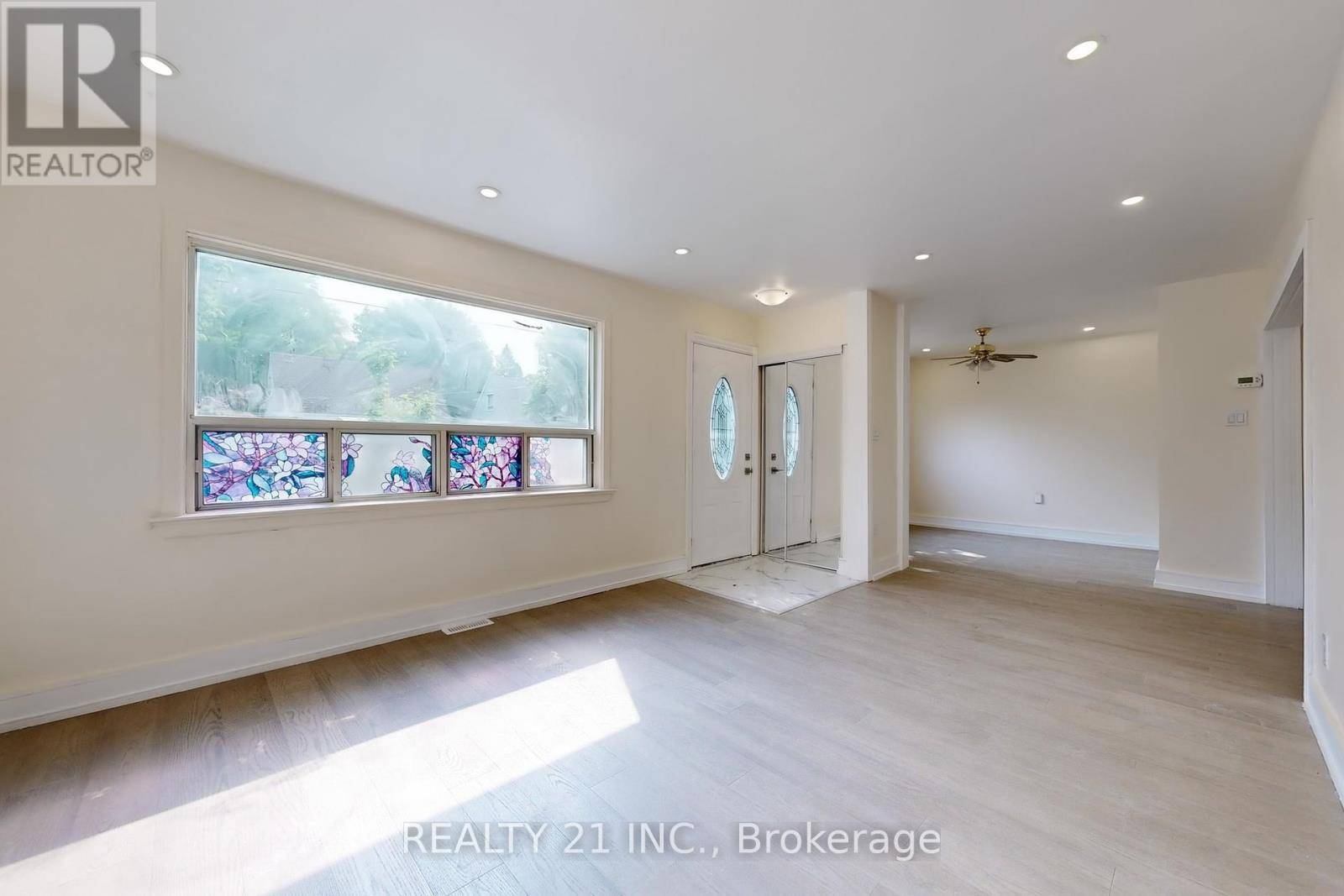 Toronto (birchcliffe-cliffside), ON M1N3V6,98 NATAL AVENUE