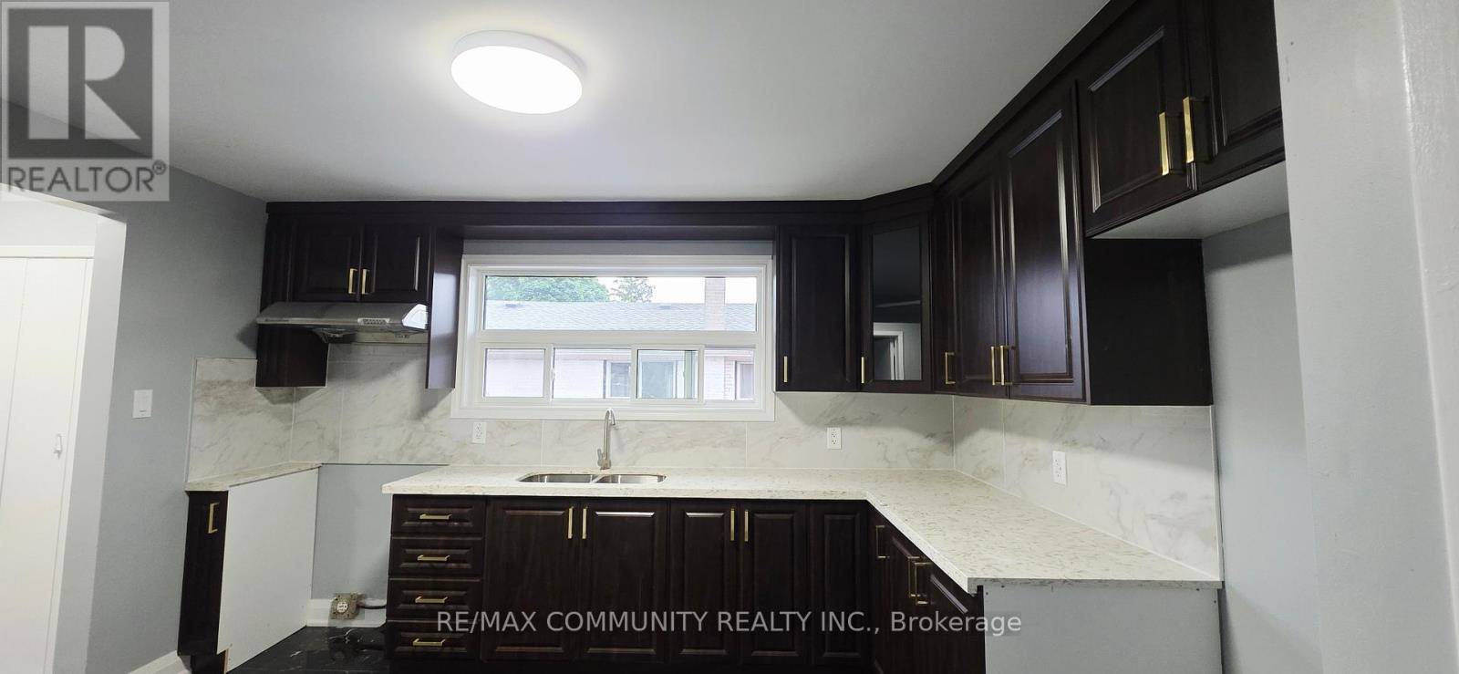 Toronto (dorset Park), ON M1P1S4,30 Canlish RD #2