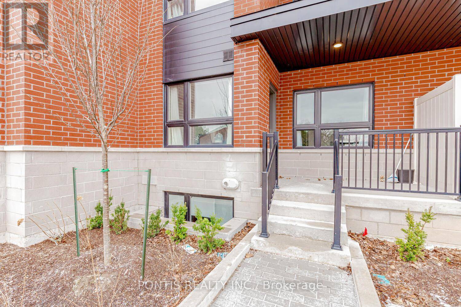 Toronto (l'amoreaux), ON M1W0A6,2100 Bridletowne CIR #102