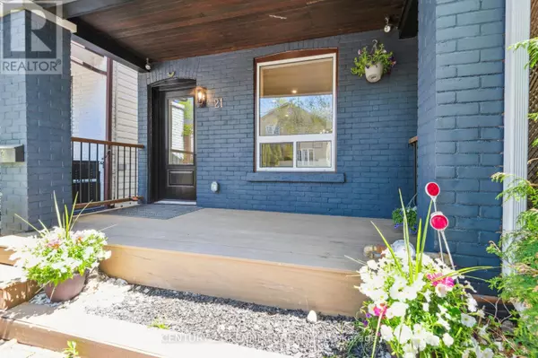 Toronto (danforth Village-east York), ON M4J3Z8,21 FRANKDALE AVENUE