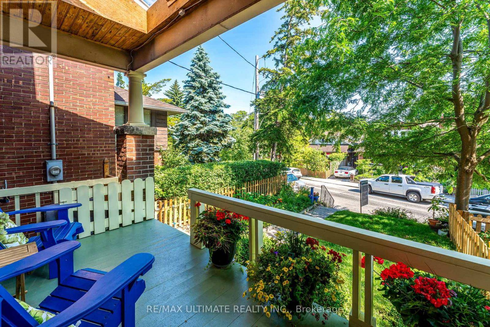 Toronto (east End-danforth), ON M4E2L6,17 BEACH VIEW CRESCENT