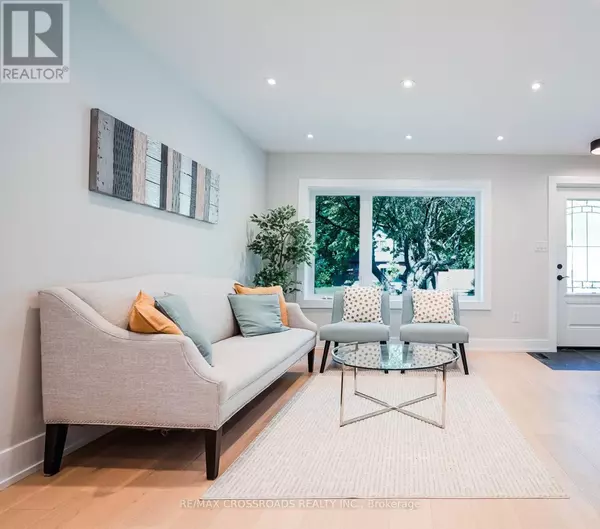 Toronto (clairlea-birchmount), ON M1L2Z4,21 KARNWOOD DRIVE