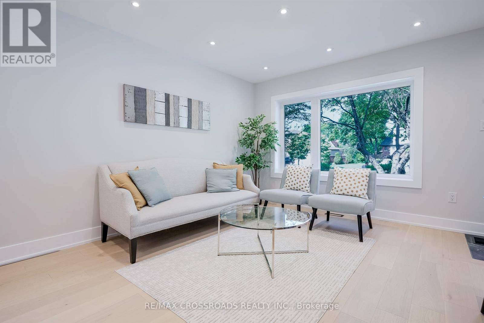 Toronto (clairlea-birchmount), ON M1L2Z4,21 KARNWOOD DRIVE